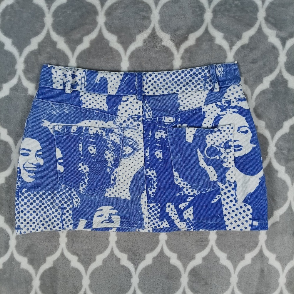 Edikted Mini Skirt Denim Size Small Blue White Graphic Pop Art Faces Y2K - Picture 3 of 9